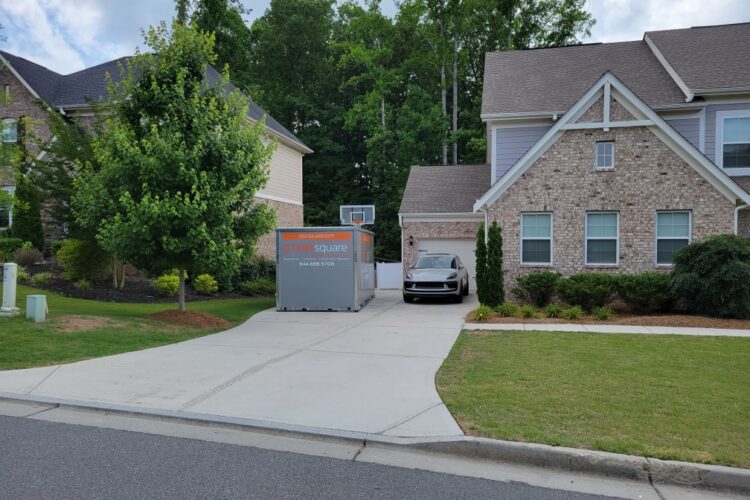 Storage with Storage Containers in Bearden