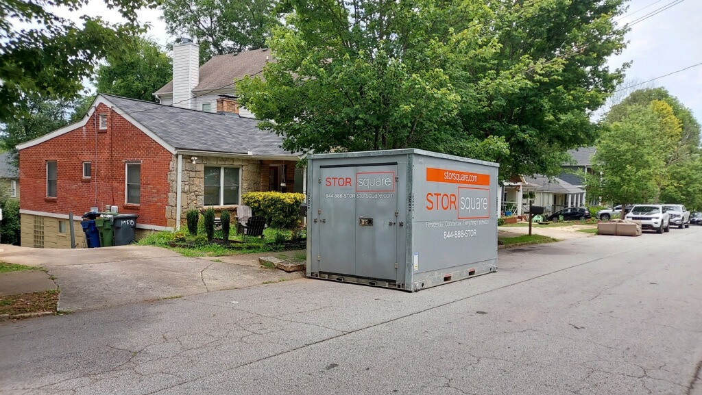 Efficient storage container rentals