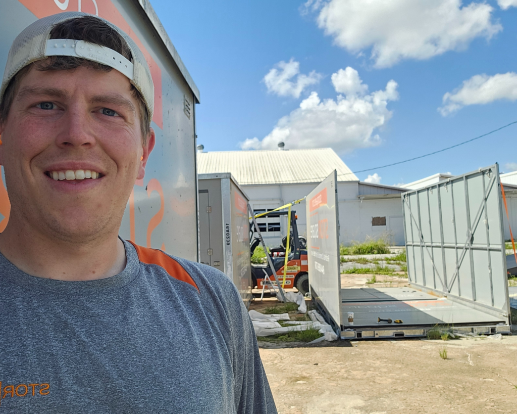 Friendsville moving container