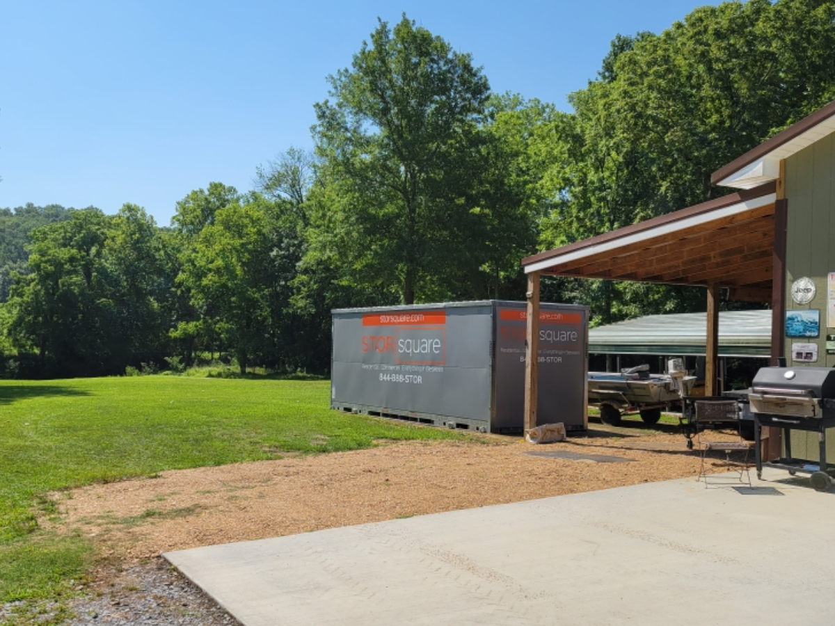 Mobile moving containers