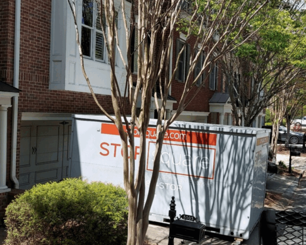 furniture storage pods in Lakeland Highlands