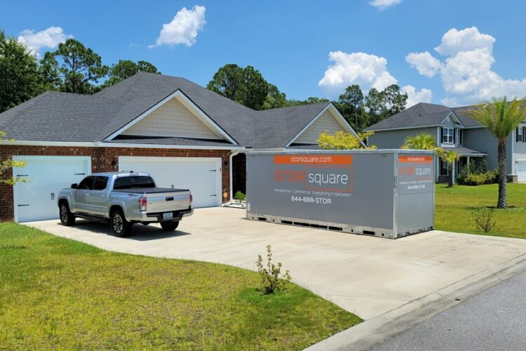 How portable storage helps homeowners sell faster by keeping a driveway clear while a storage container holds decluttered items during the listing process.