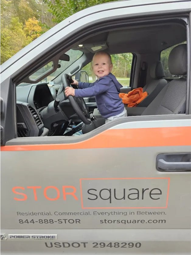 A STORsquare truck used for long distance moving services in Central Florida, highlighting portable storage support for interstate moves.