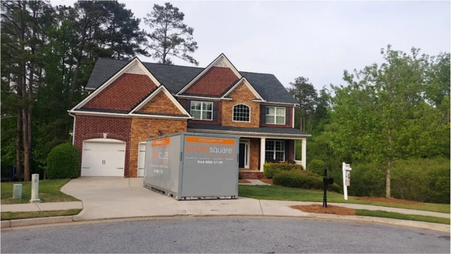 STORsquare portable moving container placed in the driveway of a brick home in Reunion.